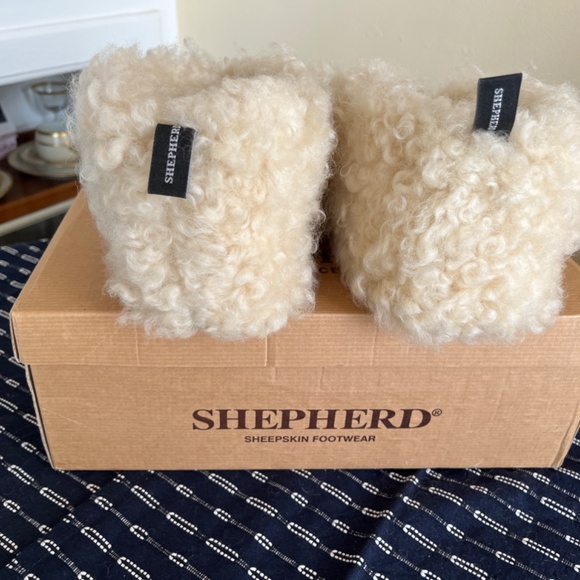 Sheepskin Slippers - size 37 - Picture 3 of 13